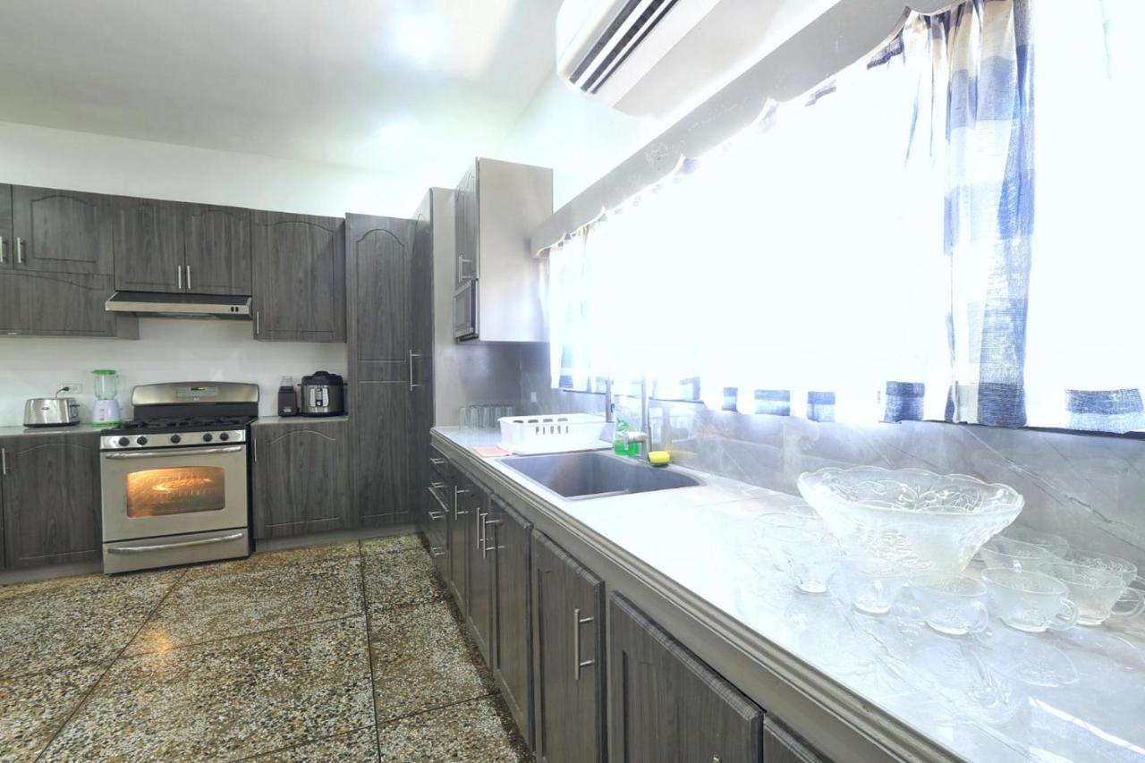 Inviting 3-Bed Apt In Whim Estate- Nearscarborough Apartment Ngoại thất bức ảnh