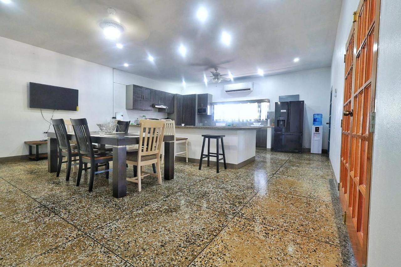 Inviting 3-Bed Apt In Whim Estate- Nearscarborough Apartment Ngoại thất bức ảnh